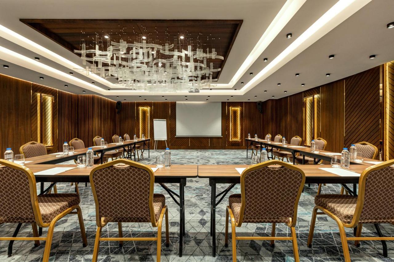 Hotel Ramada By Wyndham Istanbul Umraniye Extérieur photo