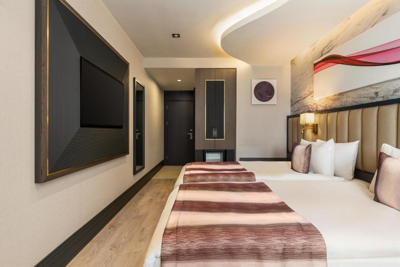 Hotel Ramada By Wyndham Istanbul Umraniye Extérieur photo