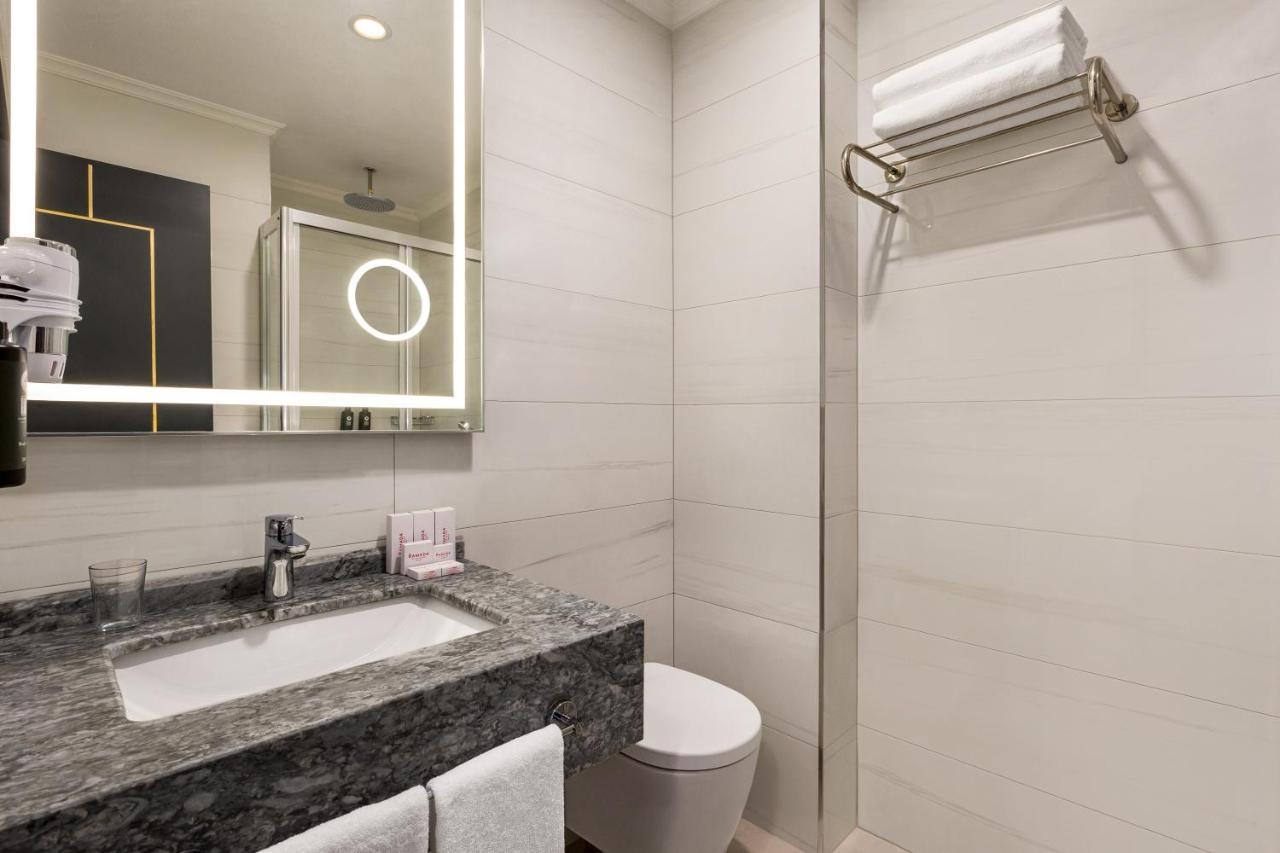 Hotel Ramada By Wyndham Istanbul Umraniye Extérieur photo