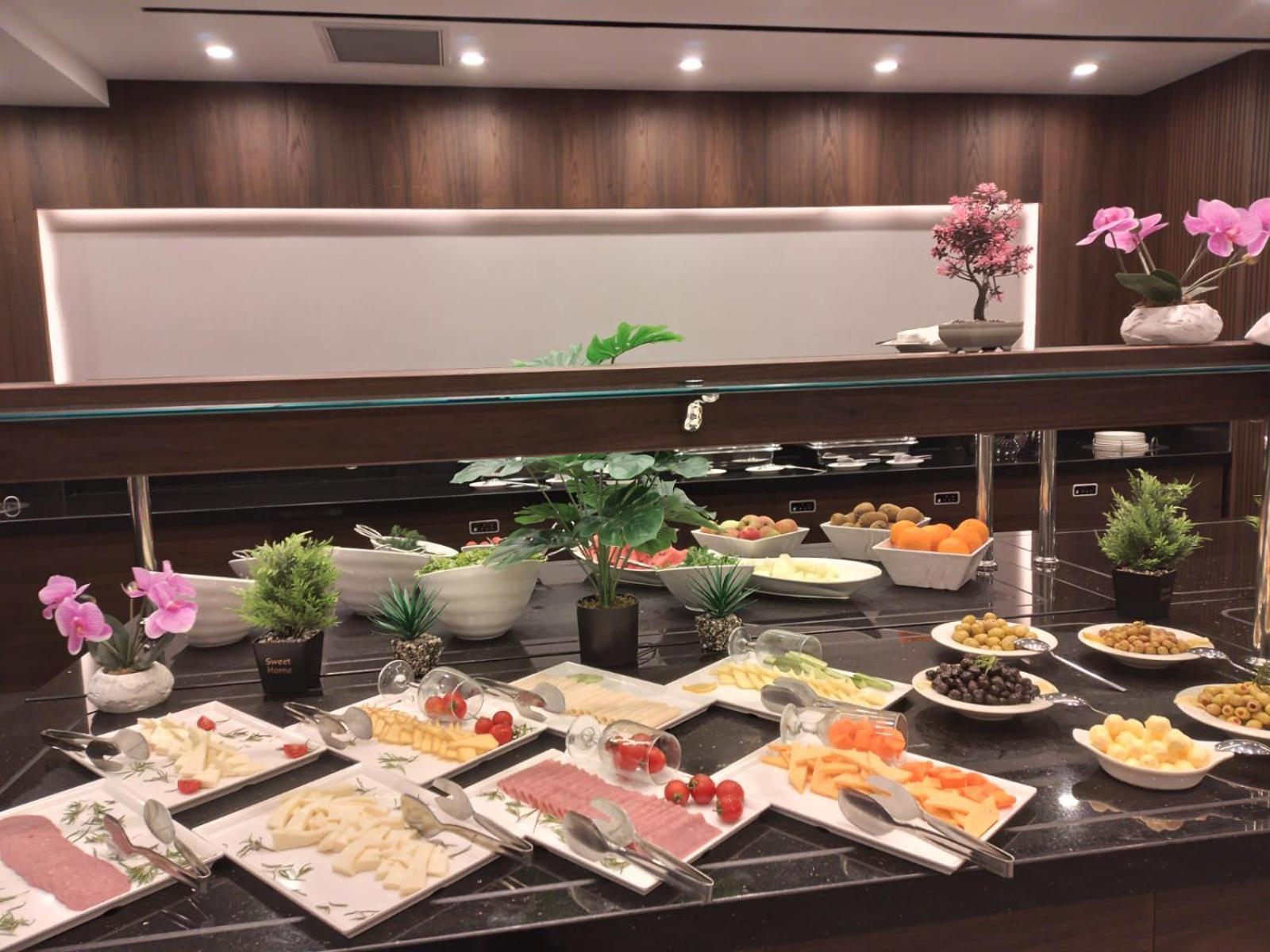 Hotel Ramada By Wyndham Istanbul Umraniye Extérieur photo